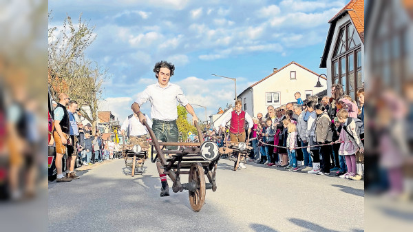 Kerbumzug, Vereinswettkämpfe und Blasmusik