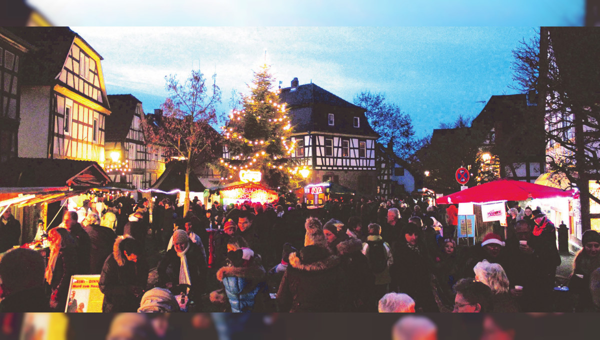 Romantischer Lichterglanz im alten Ortskern