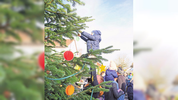 Weihnachtsmarkt in Niedermittlau: Adventlicher Zauber rund um die Alte Schule