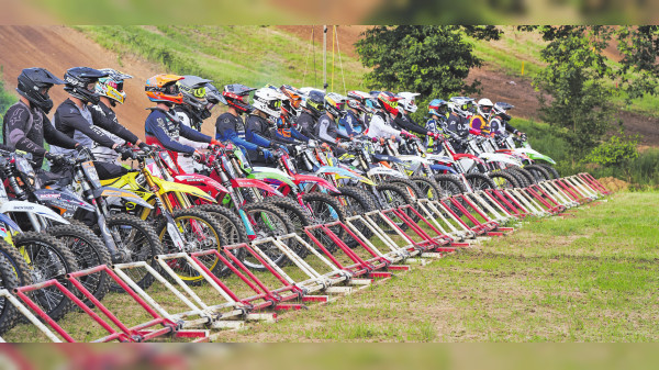 Flutlicht-Motocross in Aufenau
