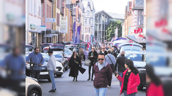 Main-Kinzig-Automobil-Ausstellung in Gelnhausen: Unterstadt wird zur Automeile