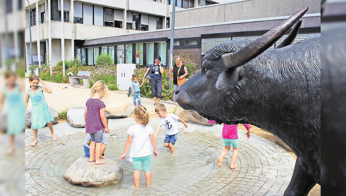 Beliebter Treffpunkt: Der neue Büffel-Brunnen