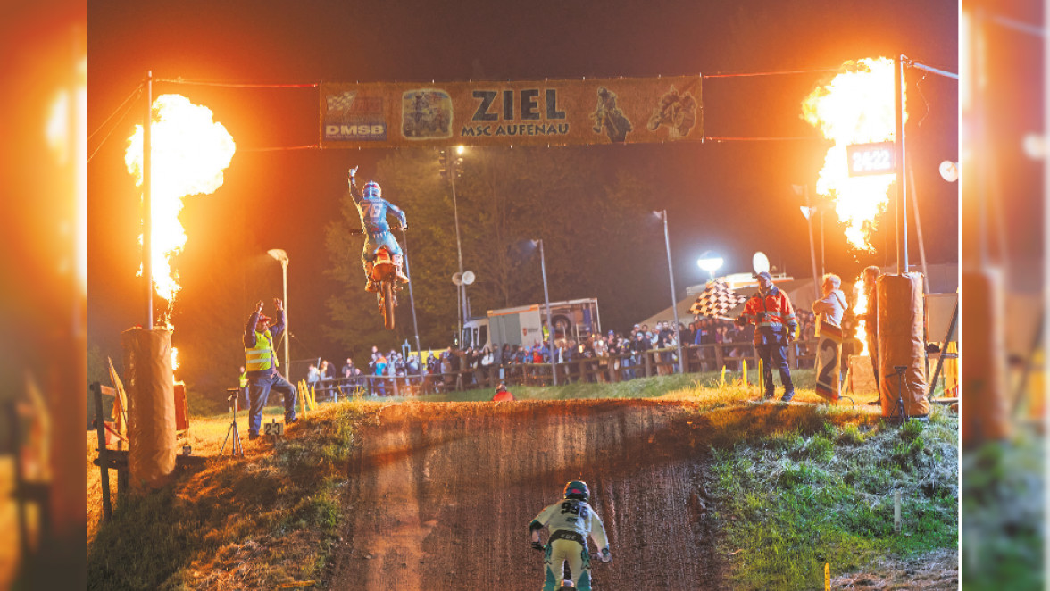 Flutlicht-Motocross in Aufenau