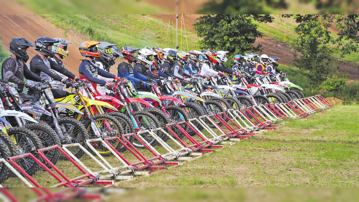 Flutlicht-Motocross in Aufenau