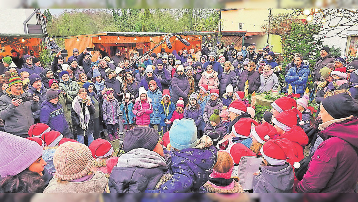 Lichterglanz und Melodienreigen beim Weihnachtsmarkt in Gondsroth