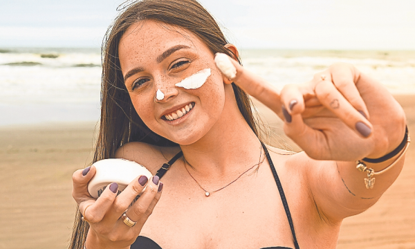 Wenn Sonnencreme in den Augen brennt