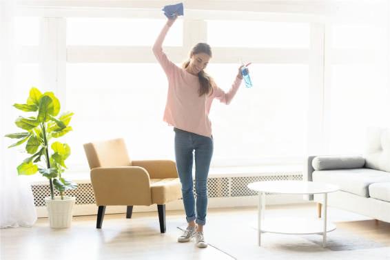 Fit im Alltag: Putzen ist wie eine kurze Sporteinheit