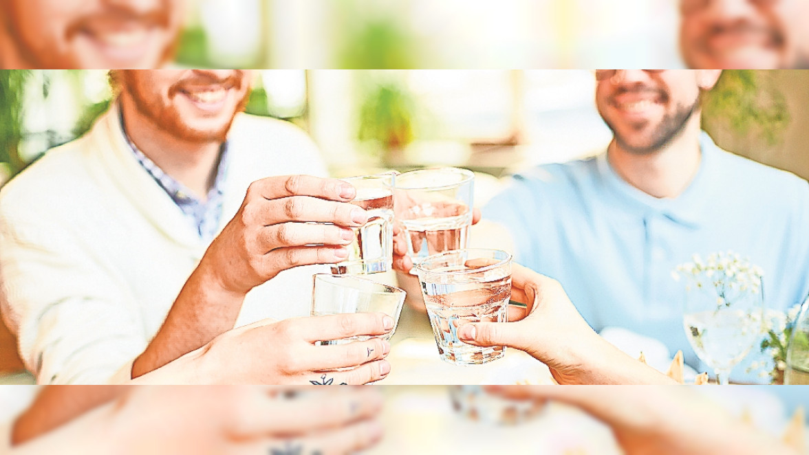 Mineralwasser ist Durstlöscher und mehr