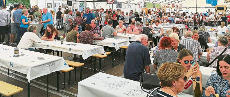 Jahrmarkt Bad Kreuznach: Wein, Speisen und Musik im Naheweinzelt