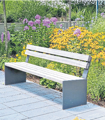 Design mit Pflanzen, Wasser und Stein