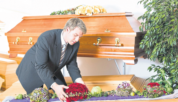 Freie Wahl des Bestatters nach Tod im Heim