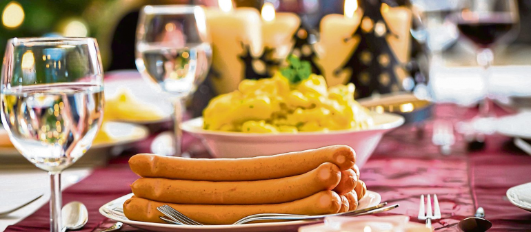 Kartoffelsalat und Würstchen - Ein Weihnachtsklassiker