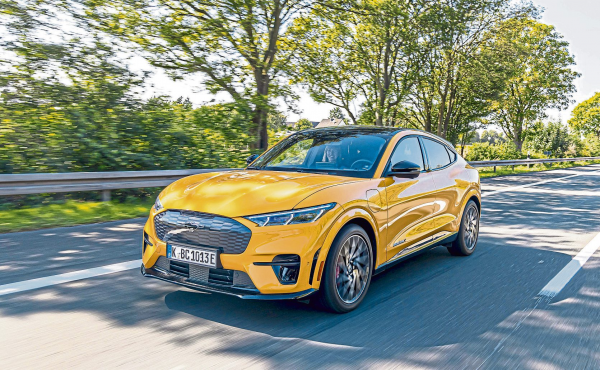 Der Mustang übernimmt das Lenken
