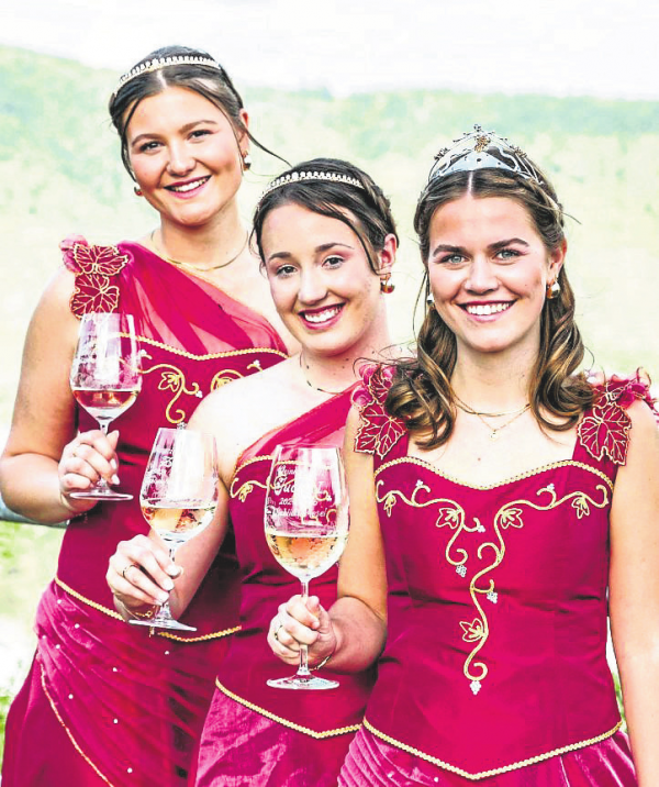 Dieblich: Grußwort von Judith I. mit Elisa & Zoe