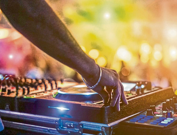 Schängelmarkt Koblenz: DJs und Live Acts sorgen für tanzbaren Sound