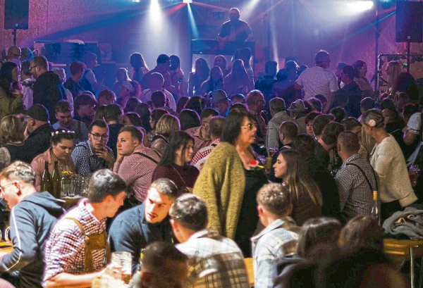 Gaudi, Trachten und mitreißender Sound in Veitsrodt