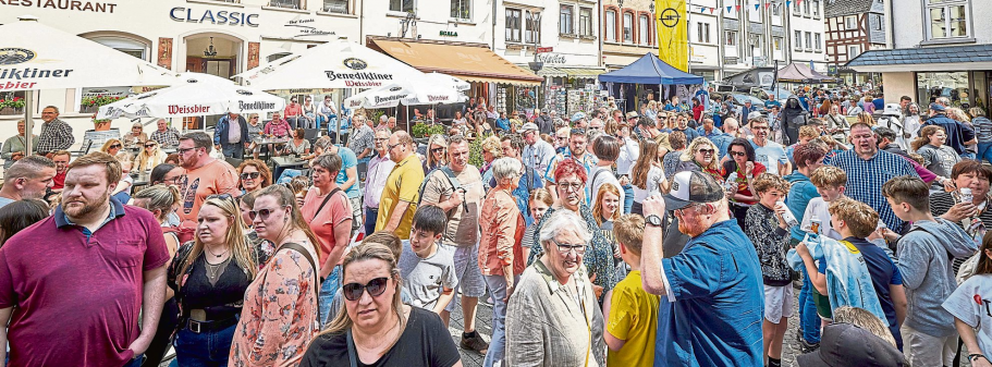 Chaos im Obstkarren in Montabaur: Hertha Huhn sorgt für Lachstürme