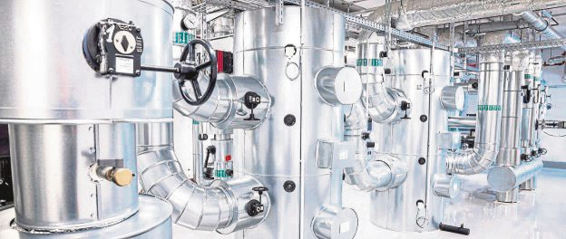 Theis mit Herz und Seele bei der Technik
