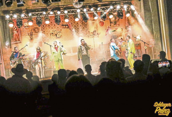 Veitsrodt: Schlager, Glitzer und Flowerpower