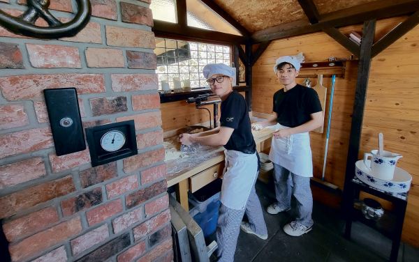 Hehls Backhaus in Müschenbach: Aus Vietnam zur Bäckerlehre eingereist