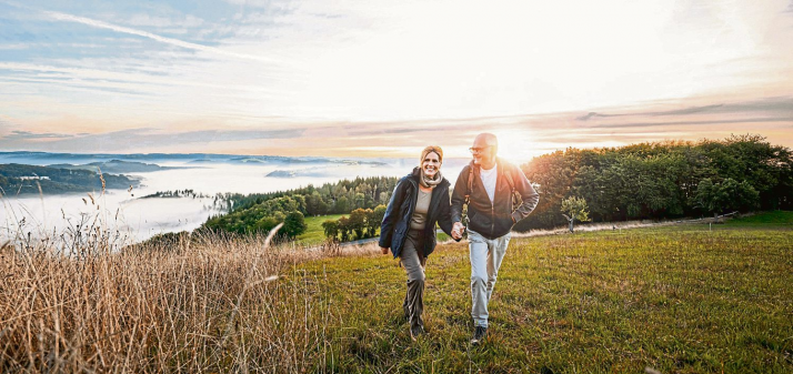 Geheimnisvolle Landschaften zwischen moosbedeckten Felsen