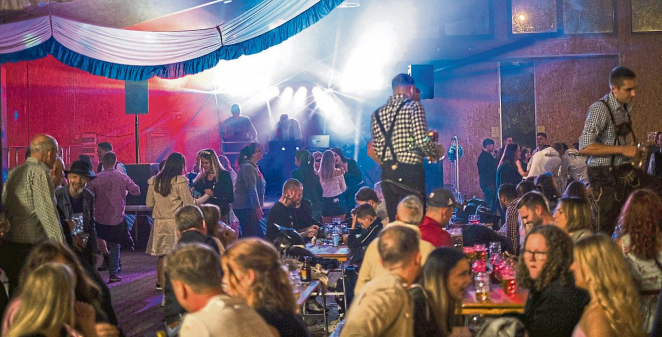Veitsrodt: Blau-weiße Partynacht
