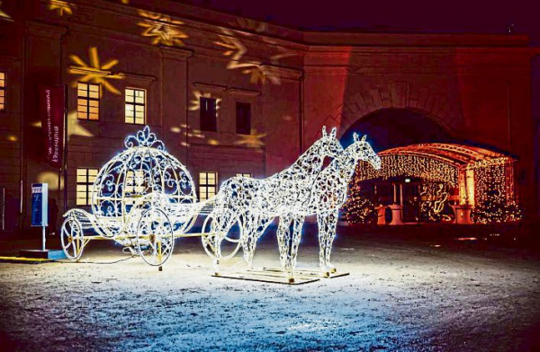 Leuchtender Winterpfad in der Festung Ehrenbreitstein in Koblenz