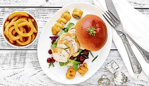 Weihnachtsburger mit Geflügel