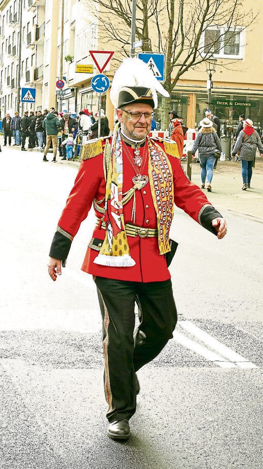 Interview: „Irgendeiner quatscht immer ins Ohr“ - Rosenmontag mit dem Zugmarschall