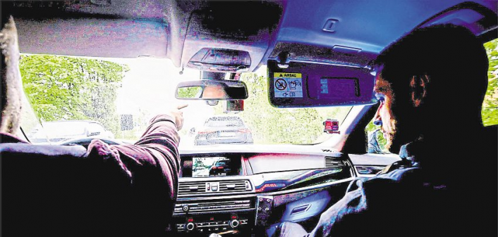 Mit Blaulicht und Martinshorn den Rasern auf der Spur