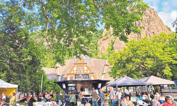  Bad Münster am Stein: Musik und Genuss vor großer Kulisse