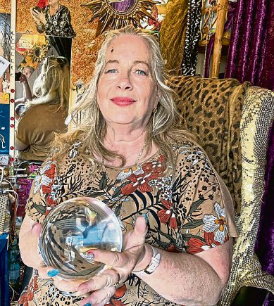 Liane Traber-Schaak als Medusa zum 40. Mal auf dem Bad Kreuznacher Jahrmarkt