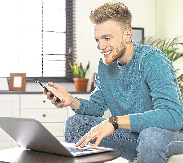 Neuer Job: Per Telefon und Skype glänzen