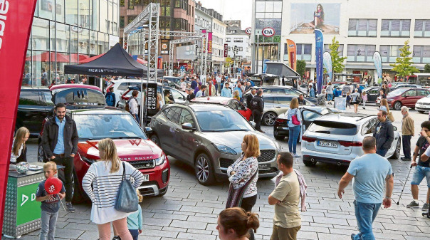 Koblenzer Autohäuser demonstrieren beim SchängelMarkt die Mobilitätswende