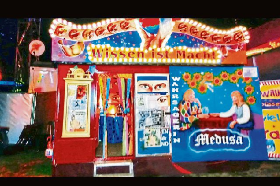 Bad Kreuznacher Jahrmarkt: Blick in die Zukunft mit Wahrsagerin "Medusa"