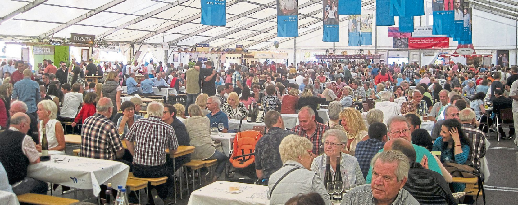 Genuss im Naheweinzelt auf dem Kreuznacher Jahrmarkt
