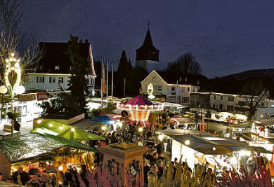 Weihnachtsmarkt auf dem Marktplatz in Rheinböllen