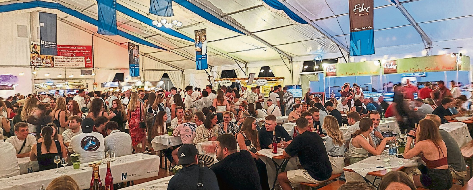 Genuss und Programm im Naheweinzelt auf dem Bad Kreuznacher Jahrmarkt