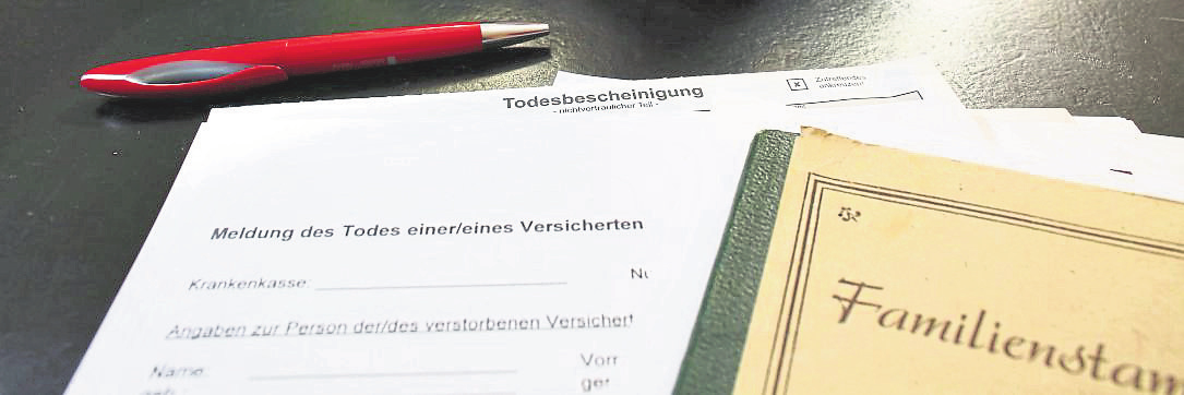 Angehöriger verstorben: Diese Dinge sollten Sie jetzt regeln