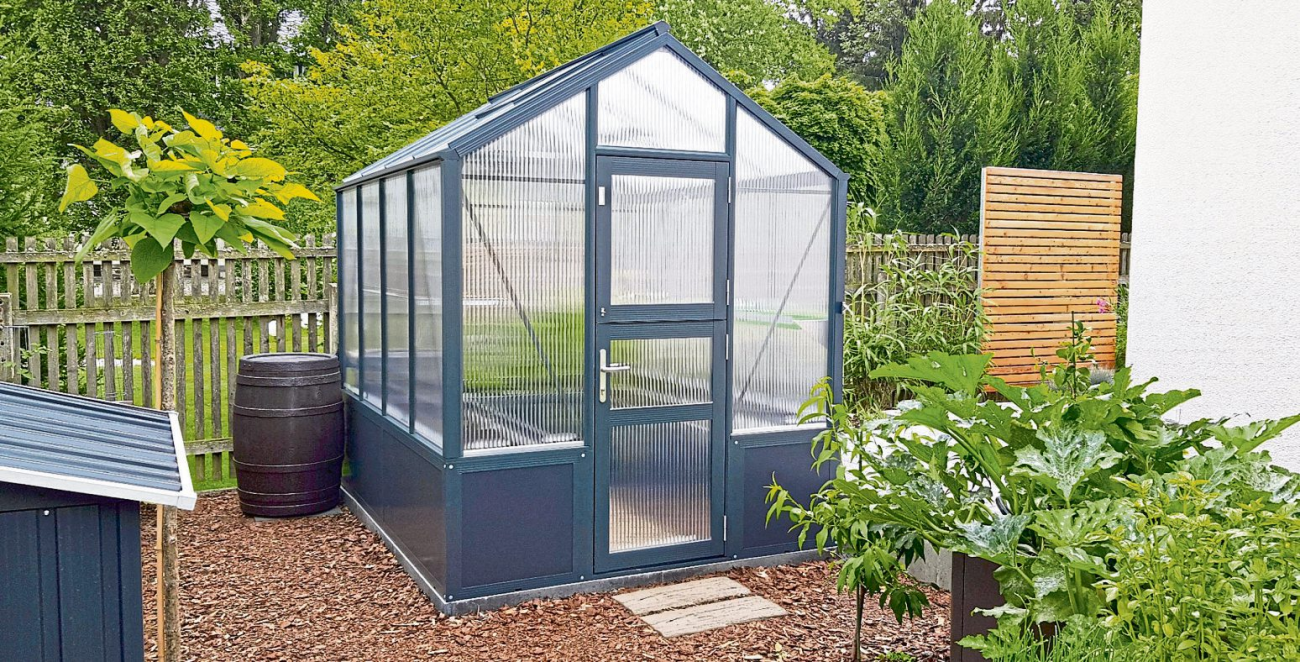 Hochbeet-Gewächshäuser von Gardenplaza und Wama direkt: In Hochform