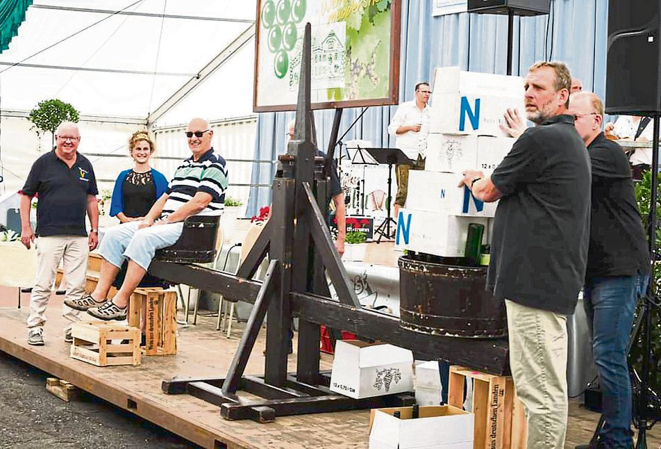 Das Weinwiegespiel beim Veitsrodter Prämienmarkt