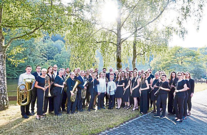 Musikverein Tiefenstein spielt beim Veitsrodter Prämienmarkt