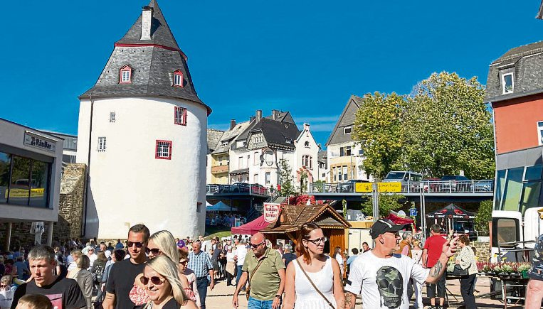 "Maje, gucke, kaafe" beim Stadtfest mit Herbstmarkt in Simmern