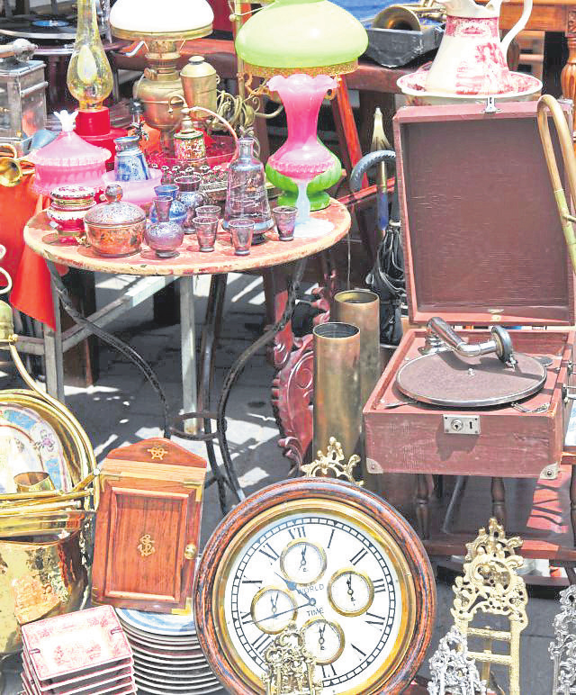 Martinimarkt in Osterspai: Hubertus küsst Martin