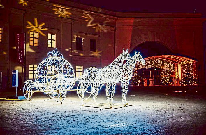 Leuchtender Winterpfad in der Festung Ehrenbreitstein in Koblenz