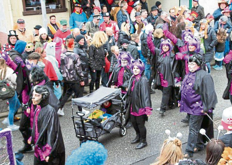 Fischbach feiert auf der Straße