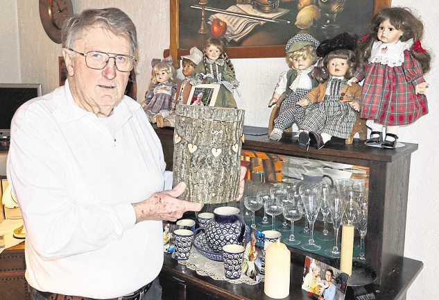 Wenn die Asche der Frau plötzlich im Puppenregal steht