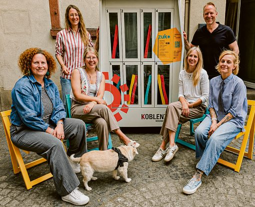 „Bunte Stühle“ bringen mehr Aufenthaltsqualität in die Koblenzer Innenstadt
