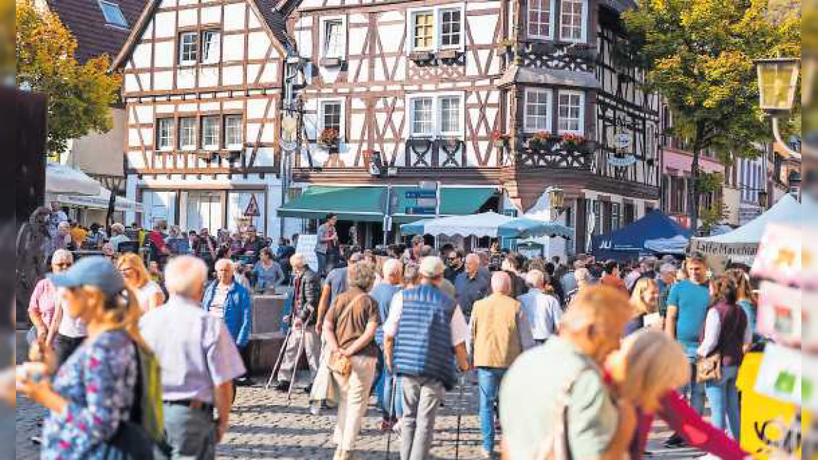 Pfälzer Kastanientage: Keschde, Fest und Krönung in Annweiler am Trifels