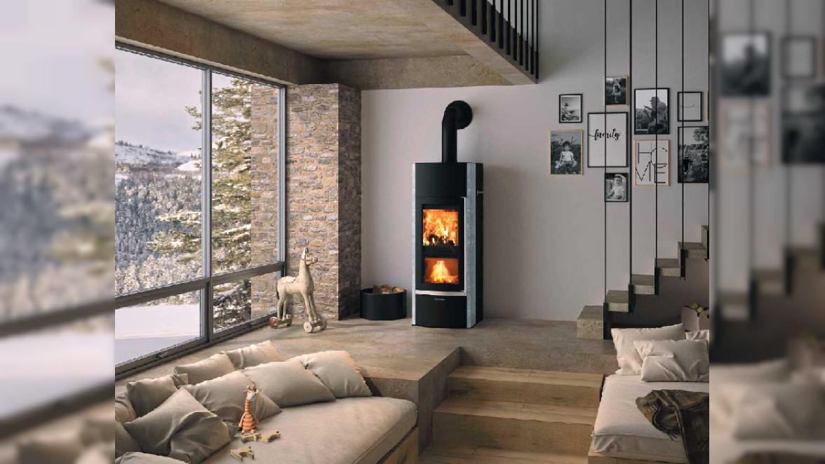 Wasserführender Kaminofen ergänzt die Wärmepumpe